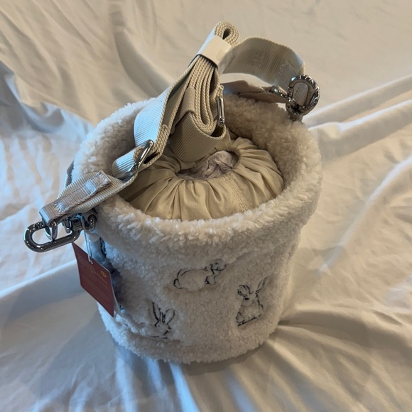 White Fleece Bucket Bag with Rabbit Design - Picture 2 of 4